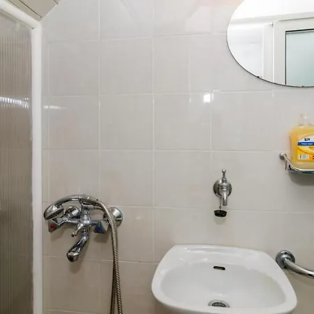 Apartman Jozomare - Twin With Shared Bathroom *